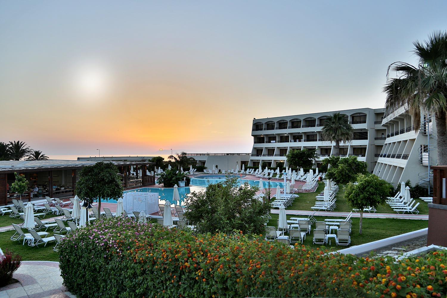 Sol Cosmopolitan Rhodes Hotel Иксия Екстериор снимка